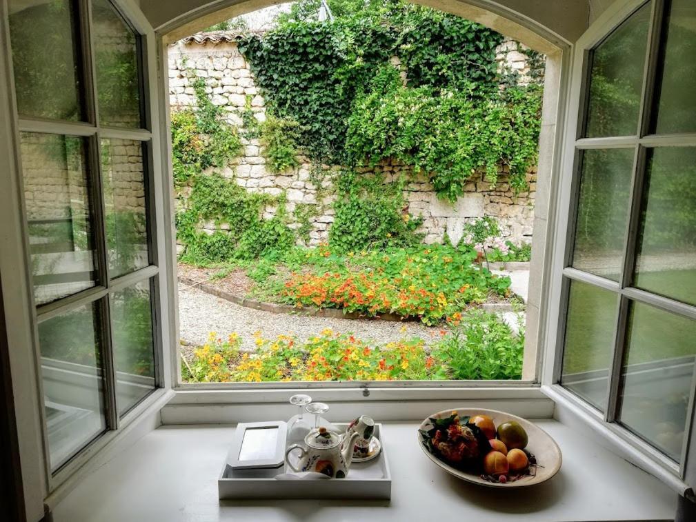Bed and Breakfast Le Domaine Des Platanes Bourg-Charente Экстерьер фото