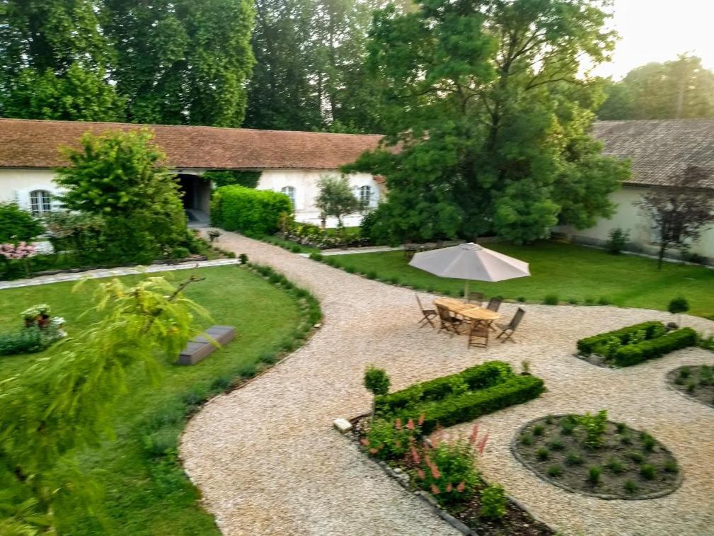 Bed and Breakfast Le Domaine Des Platanes Bourg-Charente Экстерьер фото