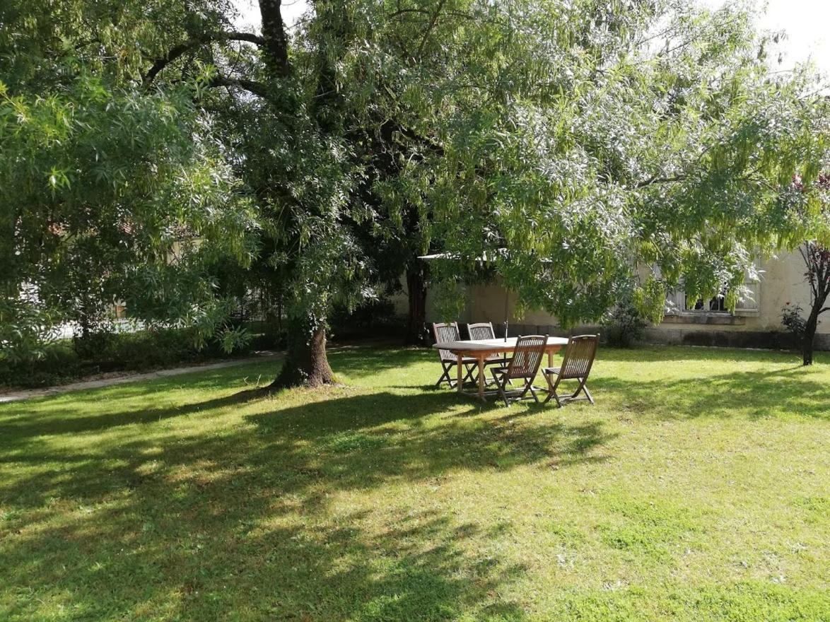 Bed and Breakfast Le Domaine Des Platanes Bourg-Charente Экстерьер фото