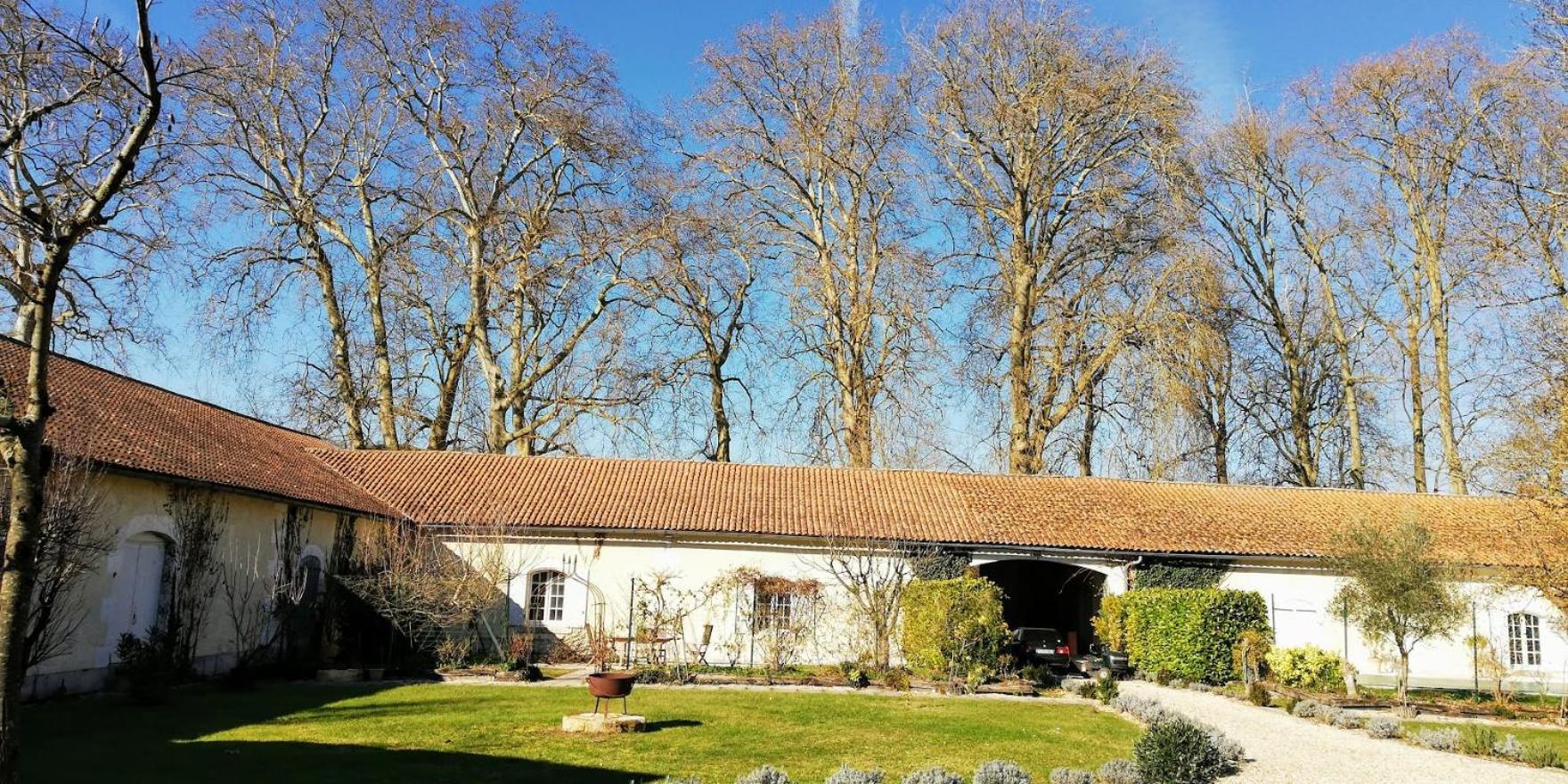 Bed and Breakfast Le Domaine Des Platanes Bourg-Charente Экстерьер фото