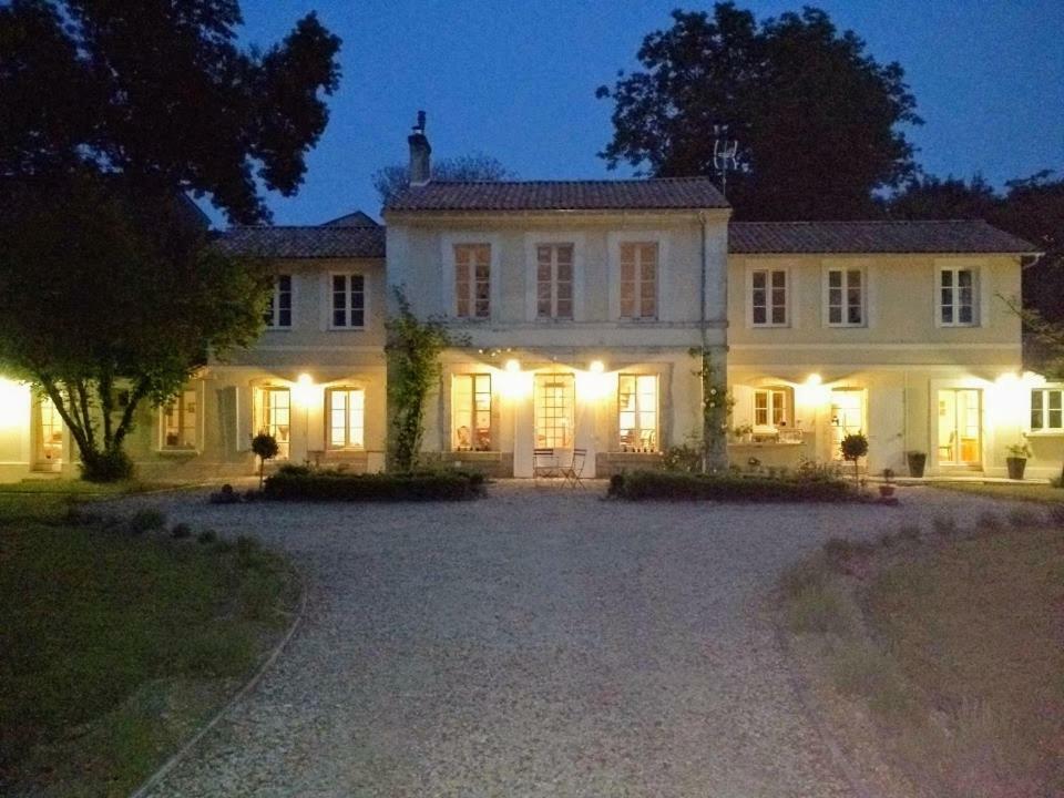 Bed and Breakfast Le Domaine Des Platanes Bourg-Charente Экстерьер фото